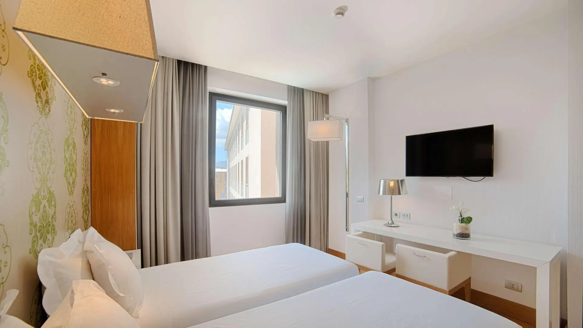 Nh Palermo Hotell 4*,